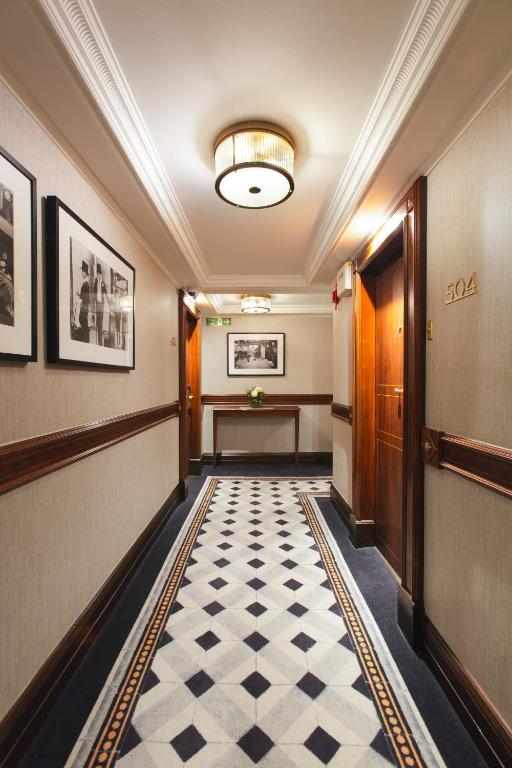 ラスボーン ホテル (Rathbone Hotel) 外観