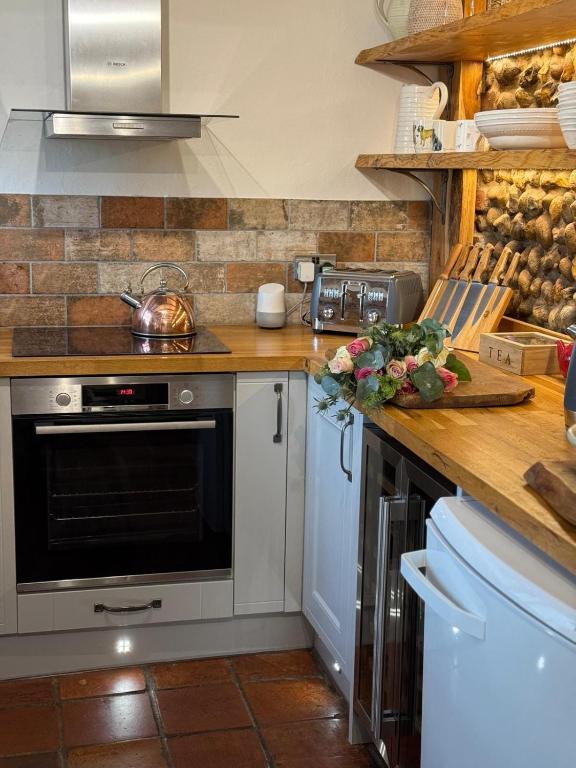 Border Cottage, Briston photo 6