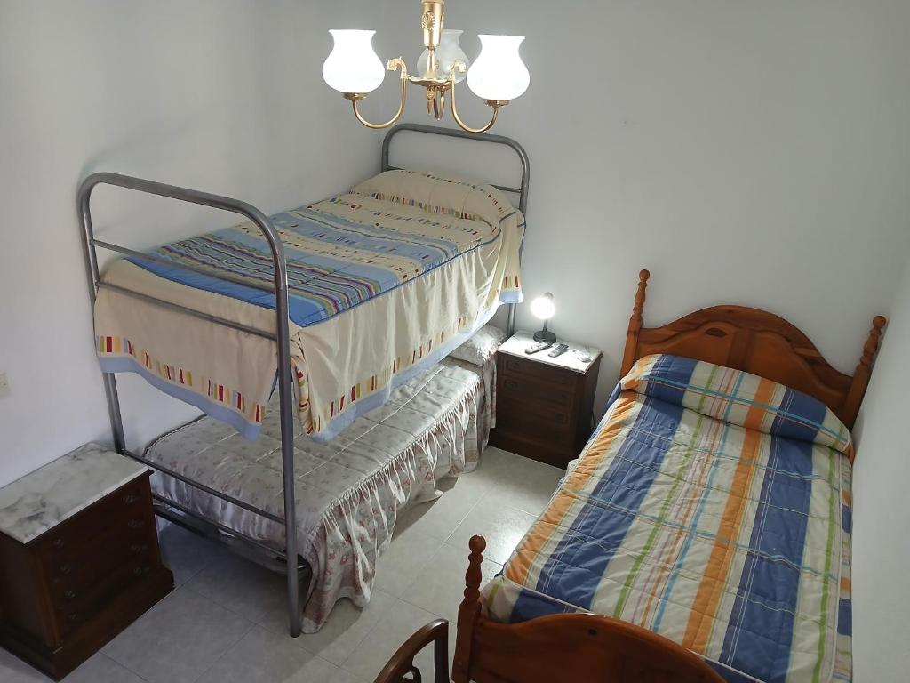 Habitacion Privada Triple Individual Toledo - 1