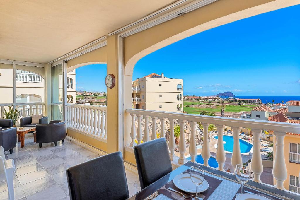 Stunning Golf & Sea Views with Heated Pool OGG106 - 1
