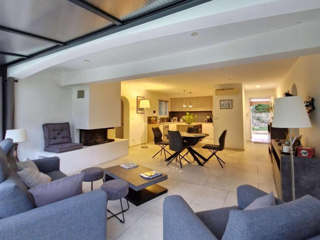 Villa ALMA pour 6 personnes avec piscine, à deux pas du Golf de Valcros, à La Londe-Les-Maures - 5