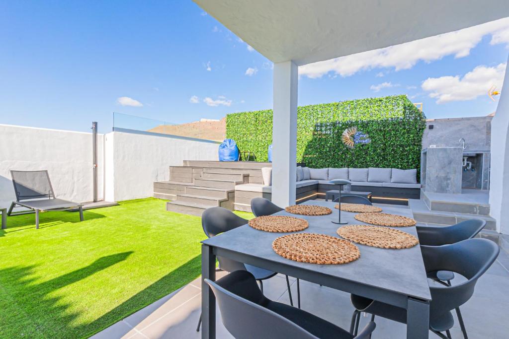 Modern house with sea views, pool and a chillout terrace - 3