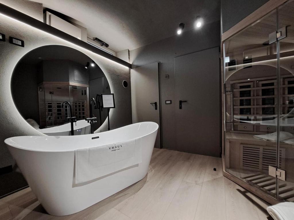 VHĀUS Apartment and Spa - 2
