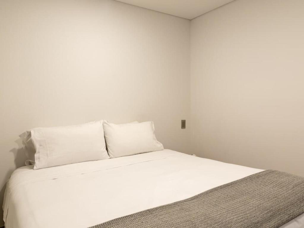 NOK Fancy 3BR Balcony in Laureles Medellin - 3