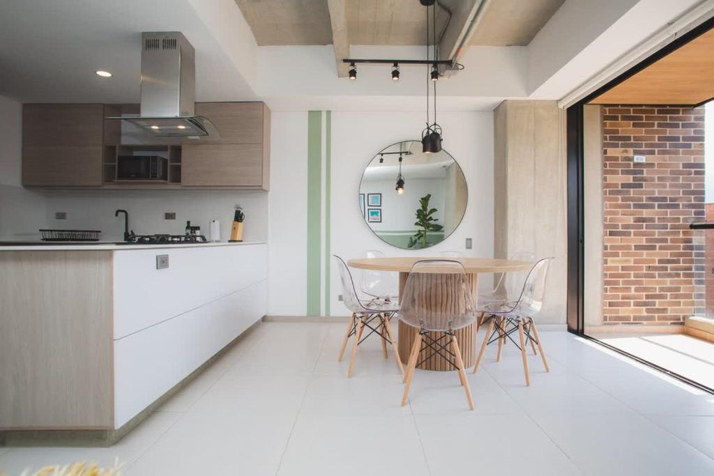 NOK Cool 3 BR With Balcony in Laureles Medellin - 5