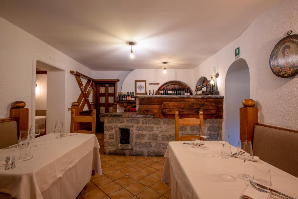 Restaurant, Locanda dal Giulio al Frate B&B in Madonna di Campiglio