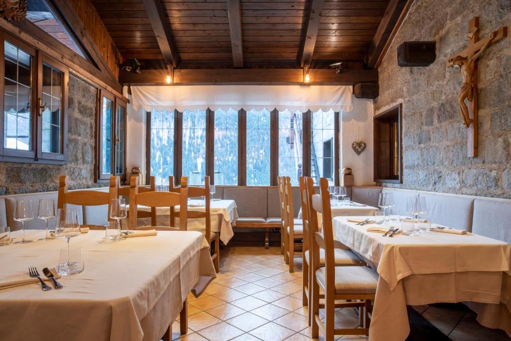 Restaurant, Locanda dal Giulio al Frate B&B in Madonna di Campiglio