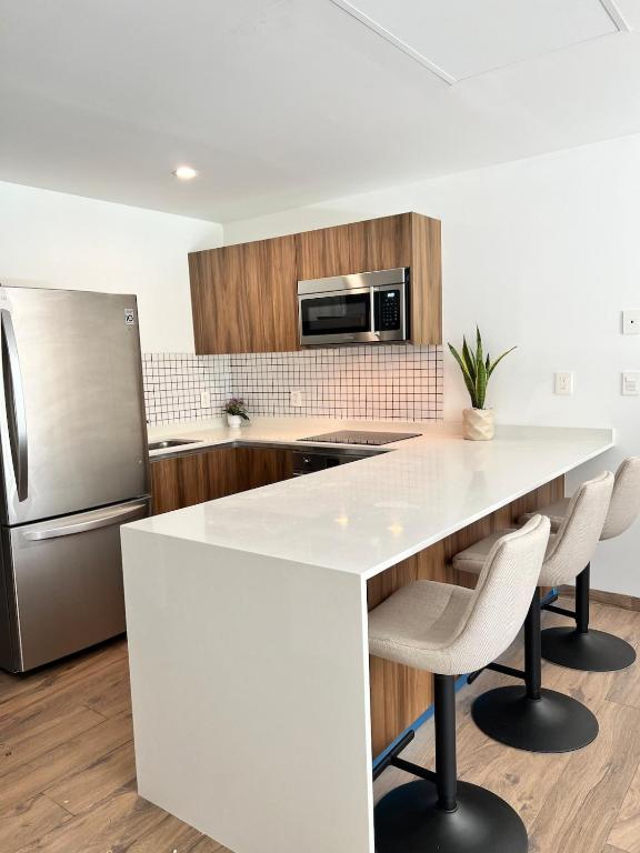 Luxurious Condo with Poolside Patio - 3