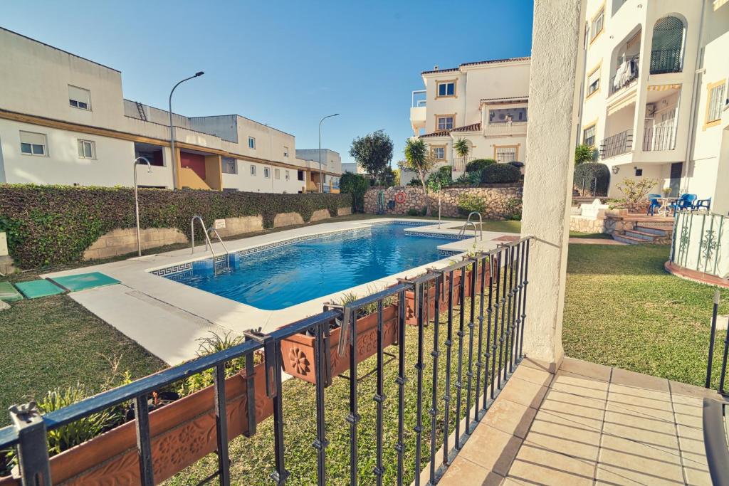 Terrace and pool Bright apartment - 3