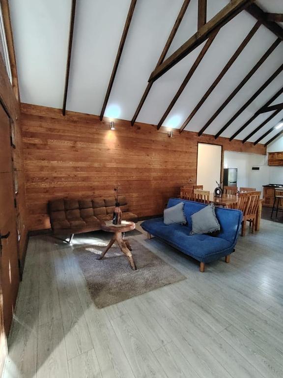 Family home on private plot with access to the river - 1