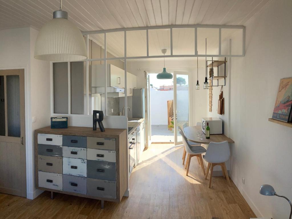 Maison rénovée près de la plage à La Tranche-sur-Mer - FR-1-22-384 - 4