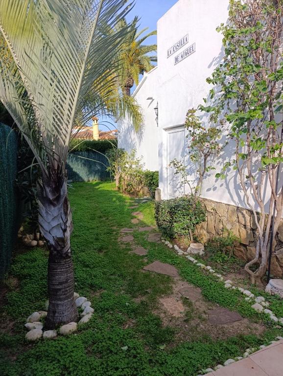 La casilla de Miguel con jardín privado y piscinas - 4