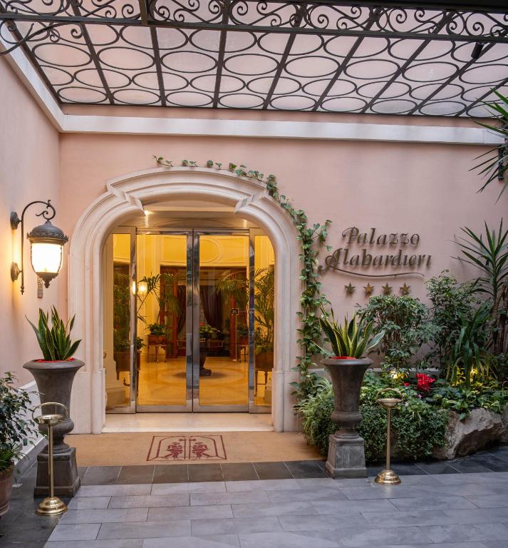 Naples Palazzo Alabardieri property