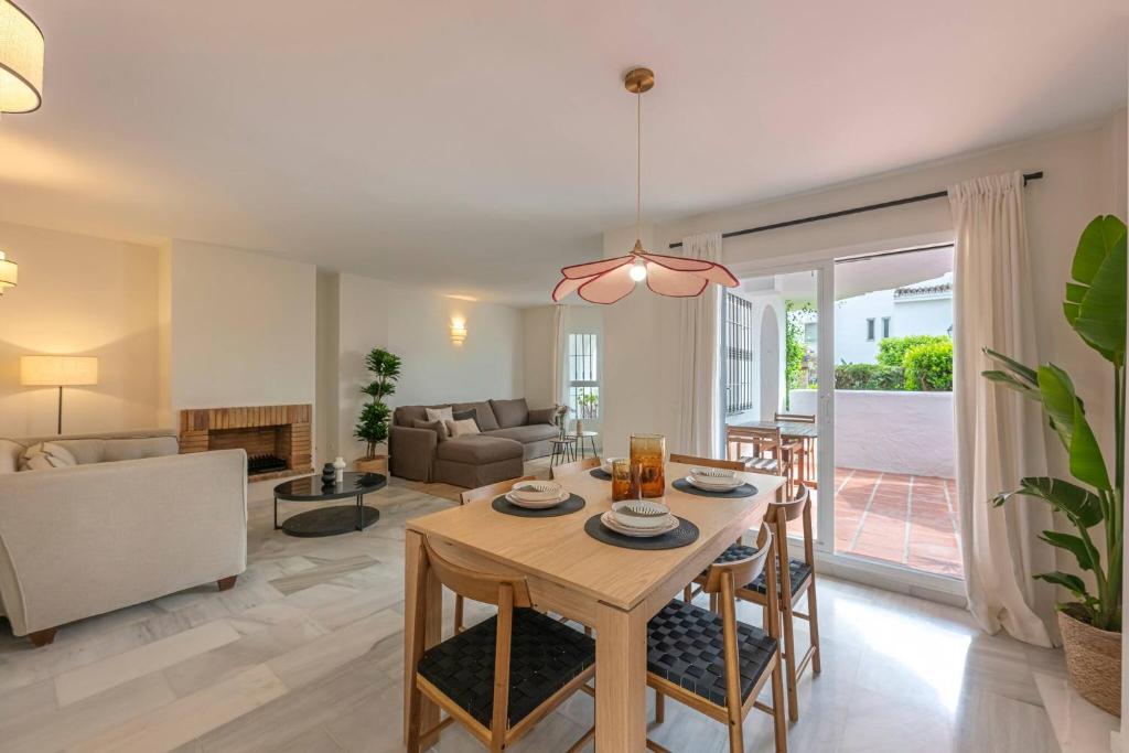 Marvellous 3 Bedroom Flat with Pool and Terrace - 2
