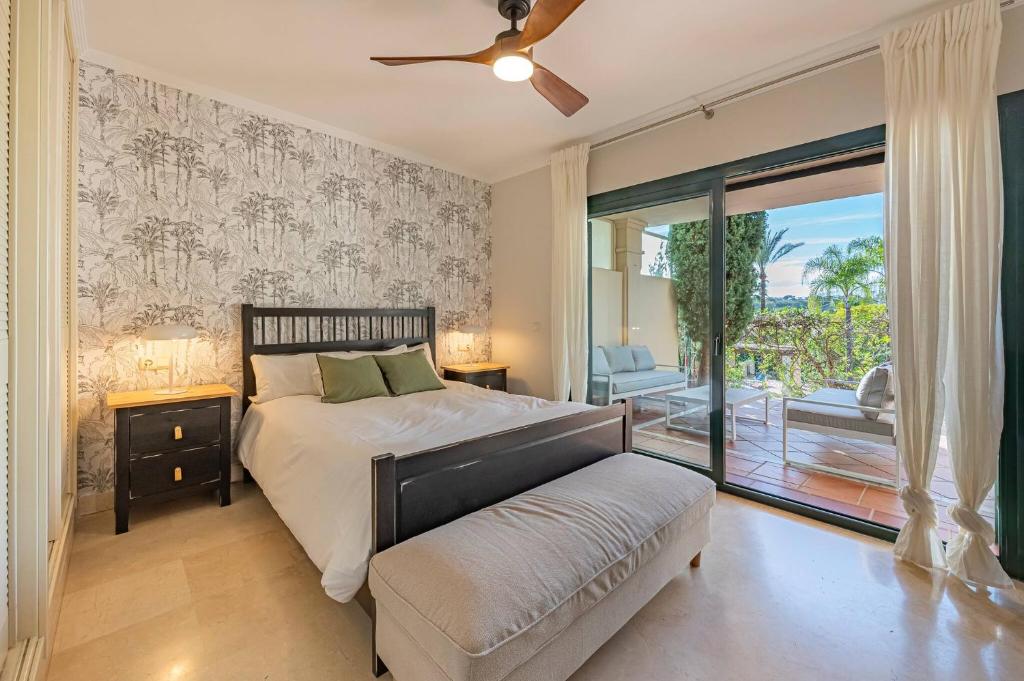 Renovated in 2024 - Apartment with Pool and Parking - 3