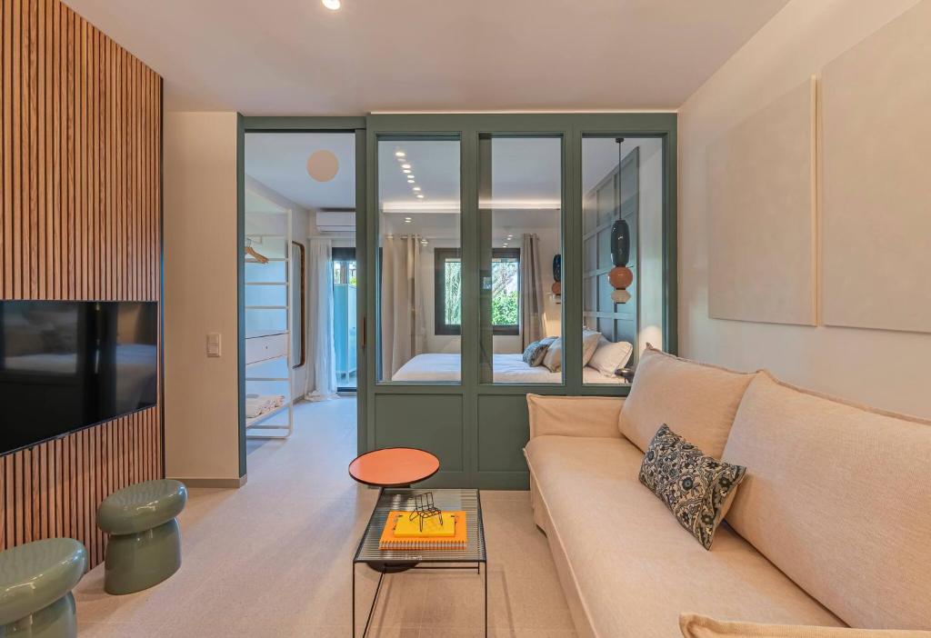 Newly renovated studio in Golden Mile w/ Pool - 4