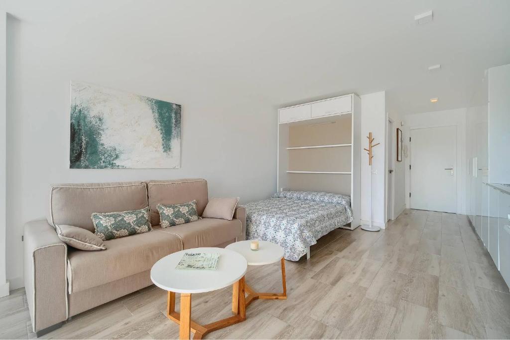 Studio Close to the Beach with Sea Views and Pool - 4