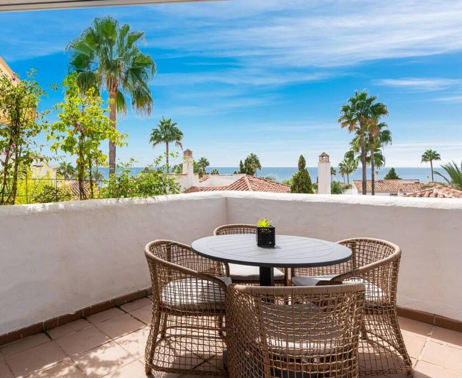 Gorgeous 3 Br Apart with Sea Views, Pool - 1