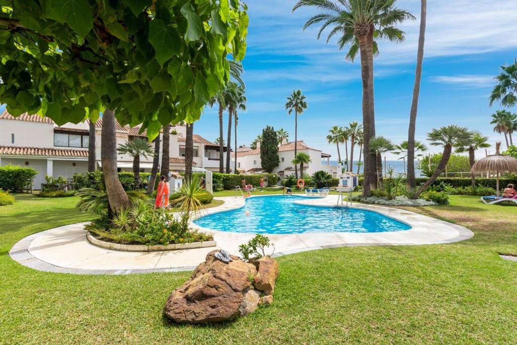 Gorgeous 3 Br Apart with Sea Views, Pool - 2