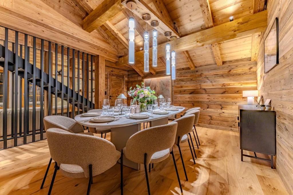 Luxurious Chalet with Sauna & Jacuzzi in Megeve with Parking - 3