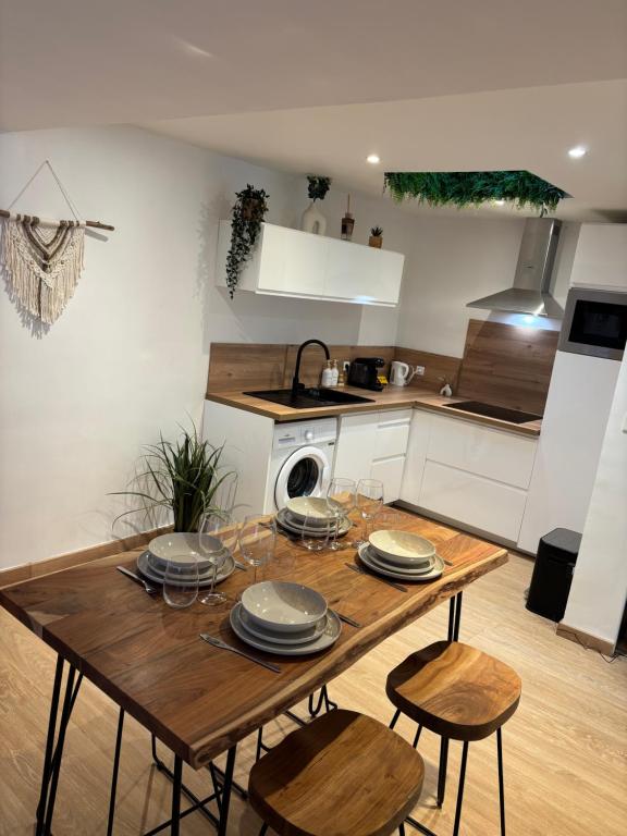 Suite Bali et sauna privé - vidéo projecteur - escapade romantique-centre - 3