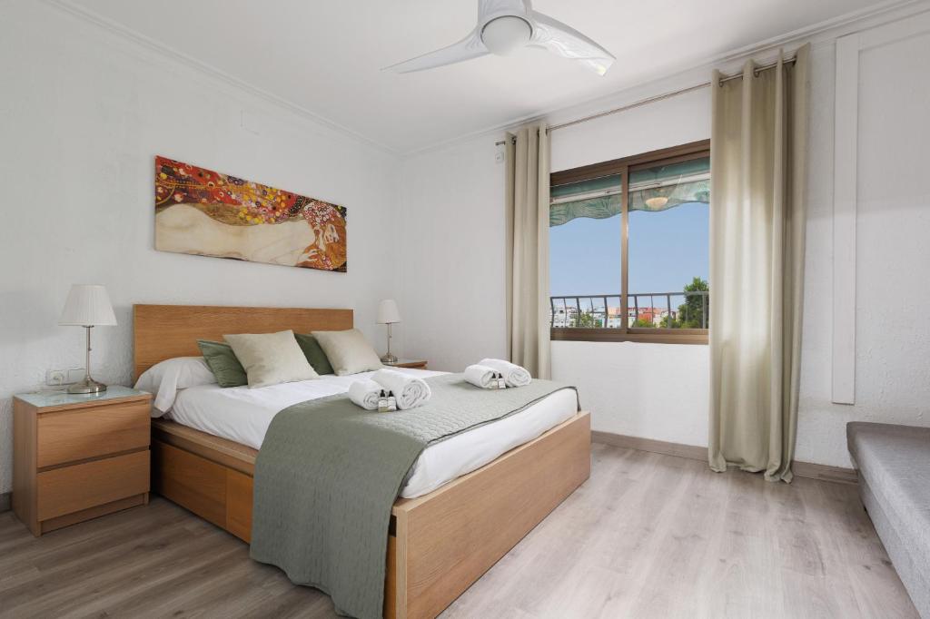 Beautiful and Comfortable Apartment for 6 People Next to Fira de Barcelona - 1