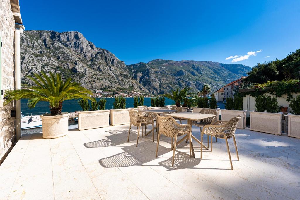 Seaside Stone House - Bella Vista - 2