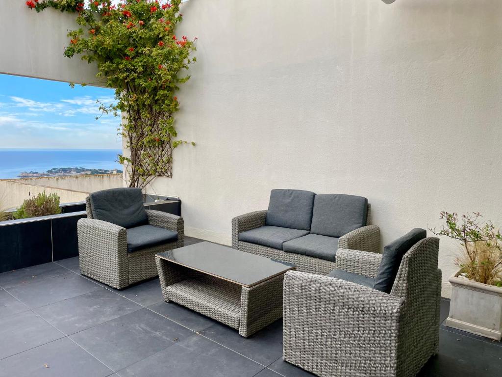 T2 vue mer exceptionnelle avec grande terrasse plein sud wifi piscine - 3