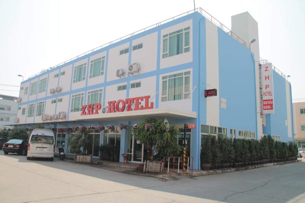 Exterior view, Z.H.P Hotel in Pathum Thani