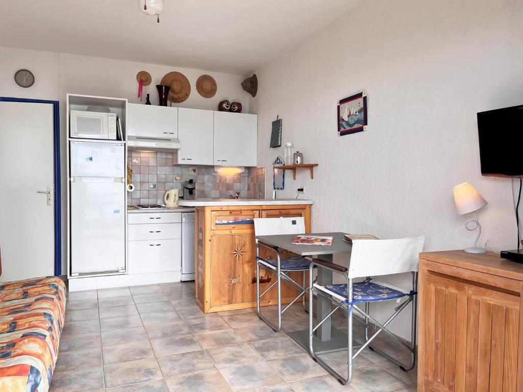 LV280-F116 Appartement Studio cabine 4 couchages LE LAVANDOU - 3