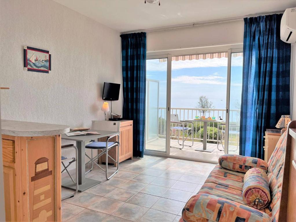 LV280-F116 Appartement Studio cabine 4 couchages LE LAVANDOU - 4