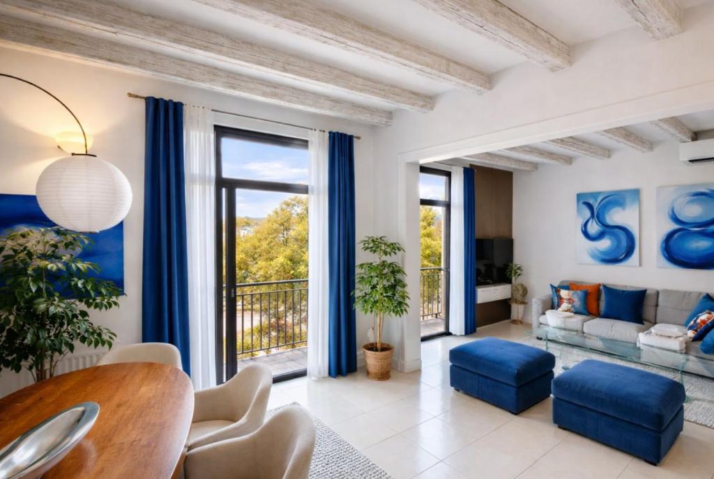 Colom Apartment 3BR with Balcony & Port Vell Views - 1