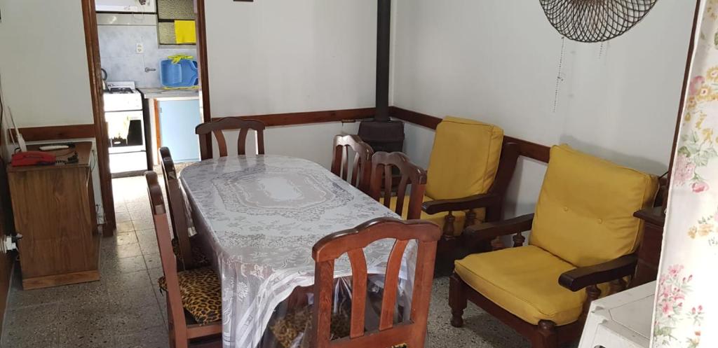 Casa completa con quincho a una cuadra de la playa - 2