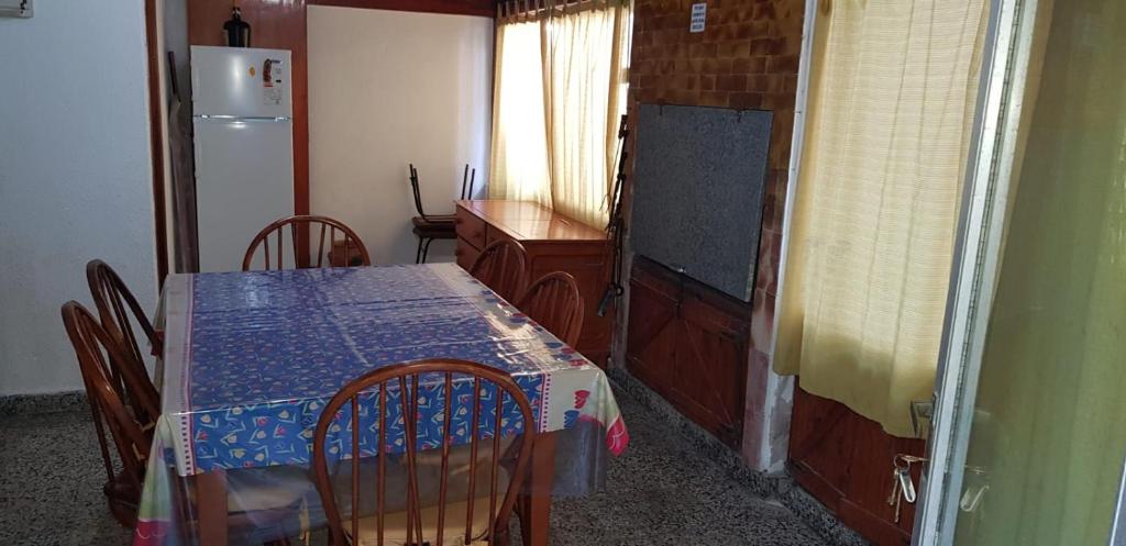 Casa completa con quincho a una cuadra de la playa - 5