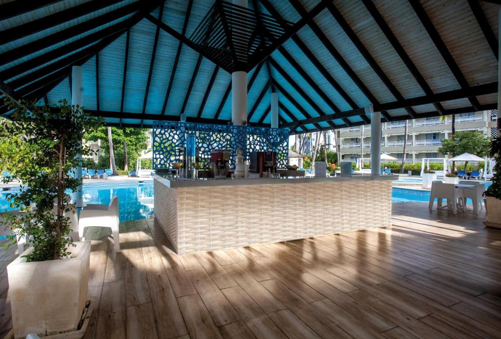 Vista Sol Punta Cana Beach Resort & Spa - All Inclusive — Restaurant & bars in Bavaro, La Altagracia