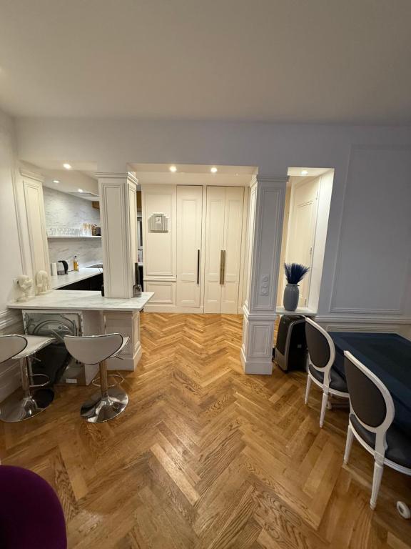 Standing Apartment - Champs Élysée - 5