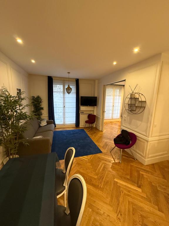 Standing Apartment - Champs Élysée - 2