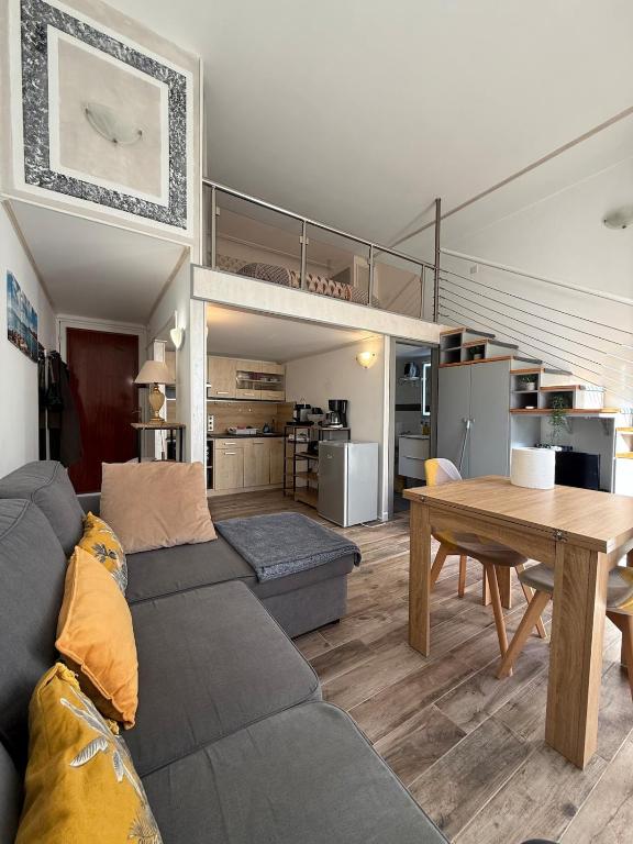 Mezzanine Studio - Close to Beaches - 1