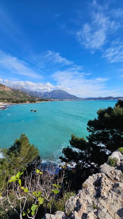 Welcome to our holiday home in Sutomore - 1