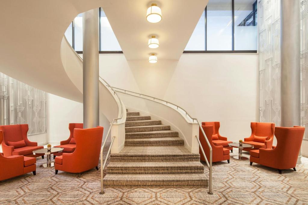 フロント・ロビー