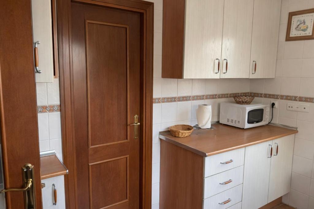 Costa Esuri 3 Bedroom House, Pool Access, Private Parking, Garden BBQ - 3