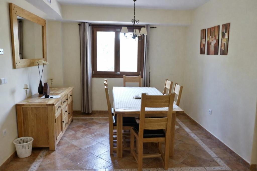 Costa Esuri 3 Bedroom House, Pool Access, Private Parking, Garden BBQ - 5