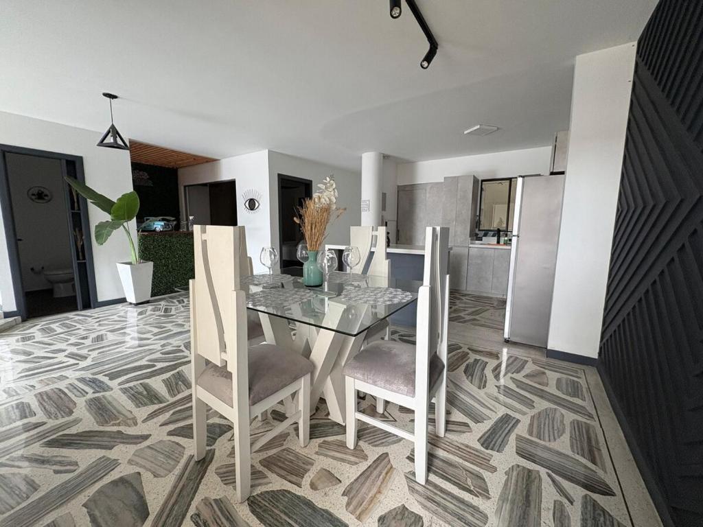 Amplio apartamento Excelente ubicación - 4