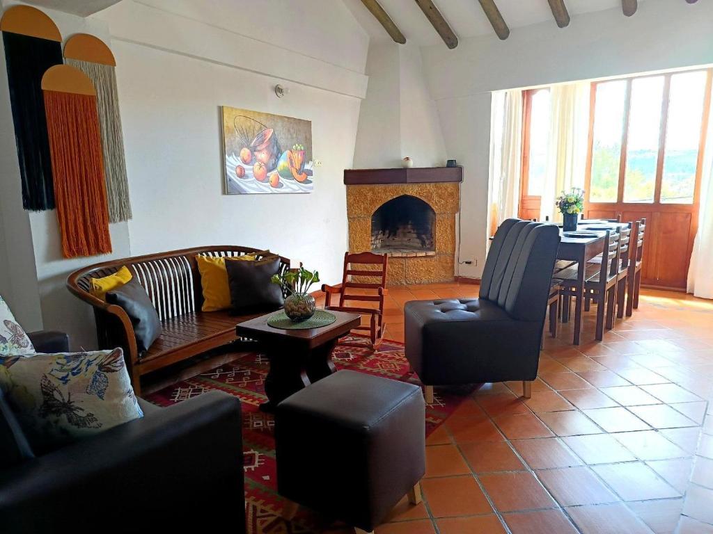 Hermoso apartamento familiar con parqueadero a 4 cuadras de la plaza - 2