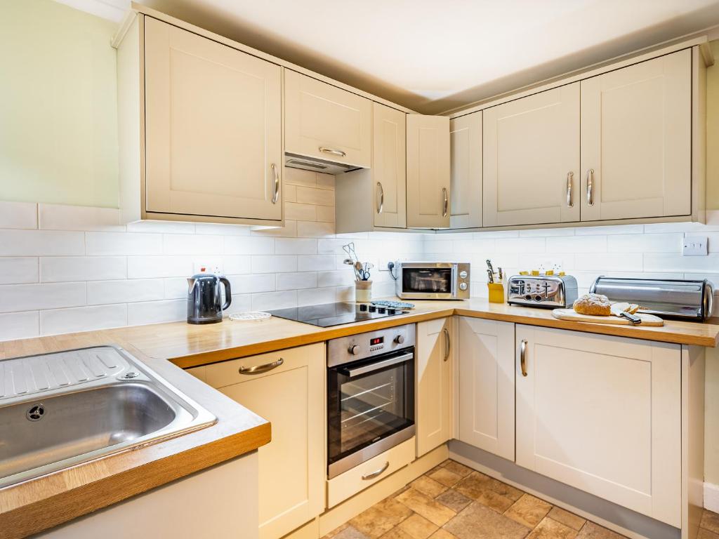 2 Fairview Terrace, Ambleside photo 6