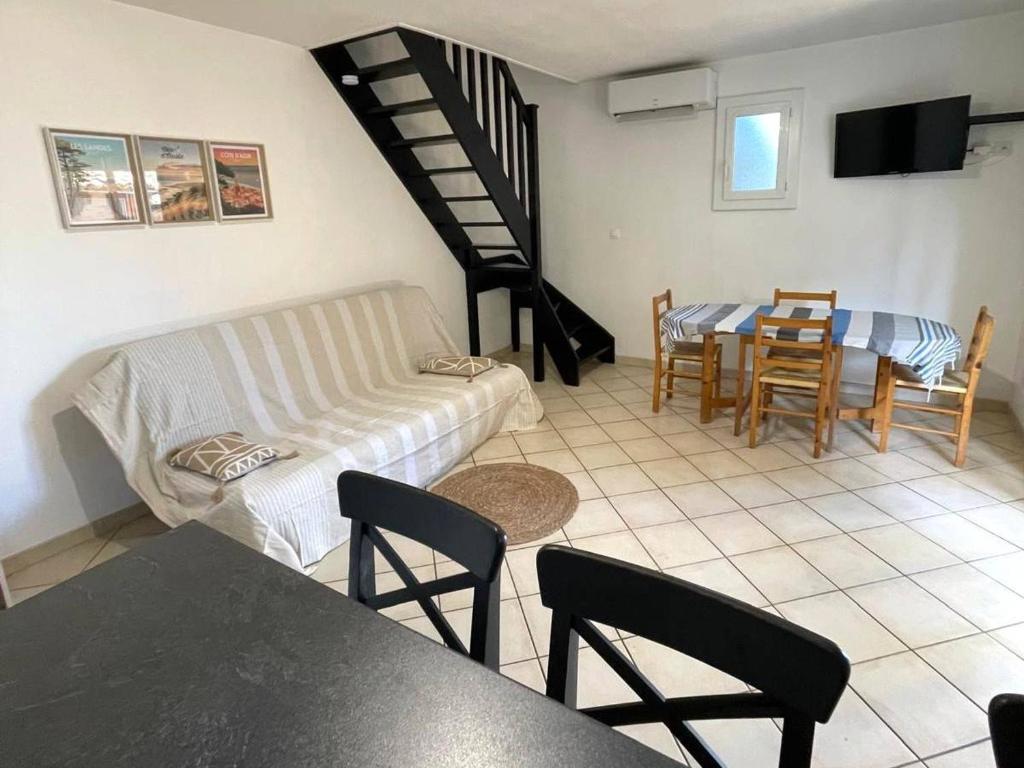 Villa T3 climatisée pour 6 avec piscine et parking au Cap d'Agde - FR-1-607-239 - 1