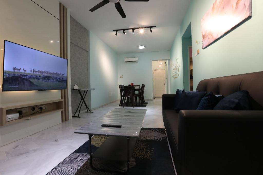 Shared lounge/TV area