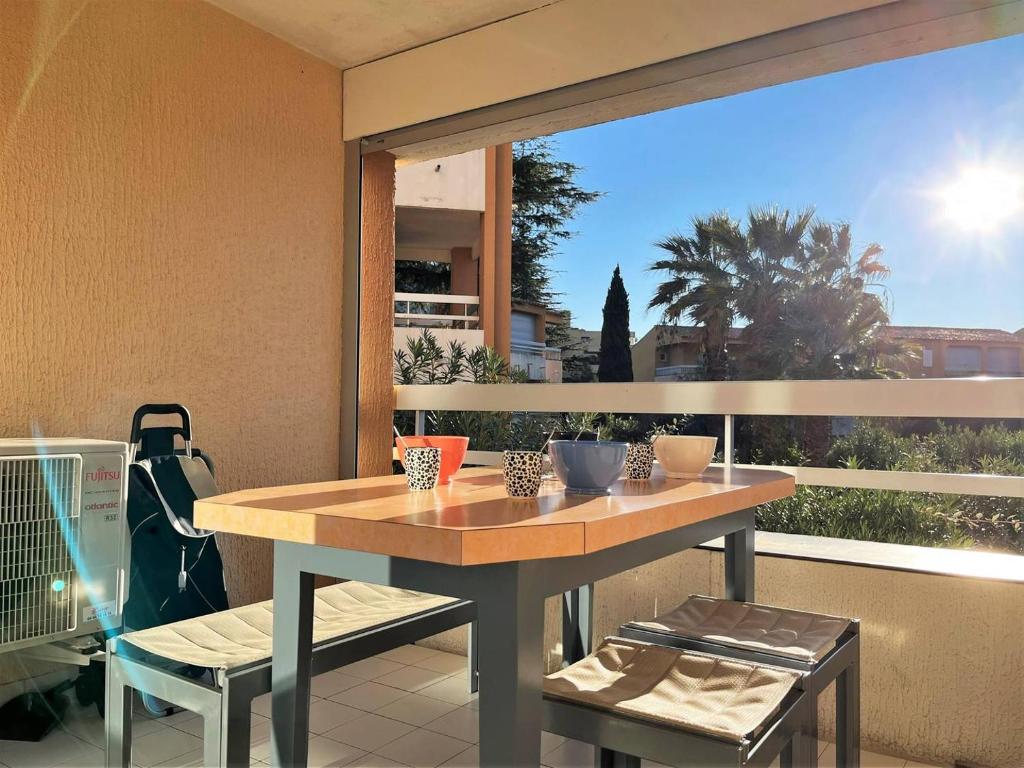 LV100-017 Appartement Studio cabine 4 couchages LE LAVANDOU - 2