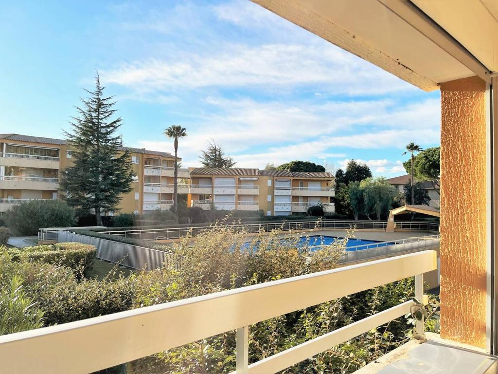 LV100-017 Appartement Studio cabine 4 couchages LE LAVANDOU - 4