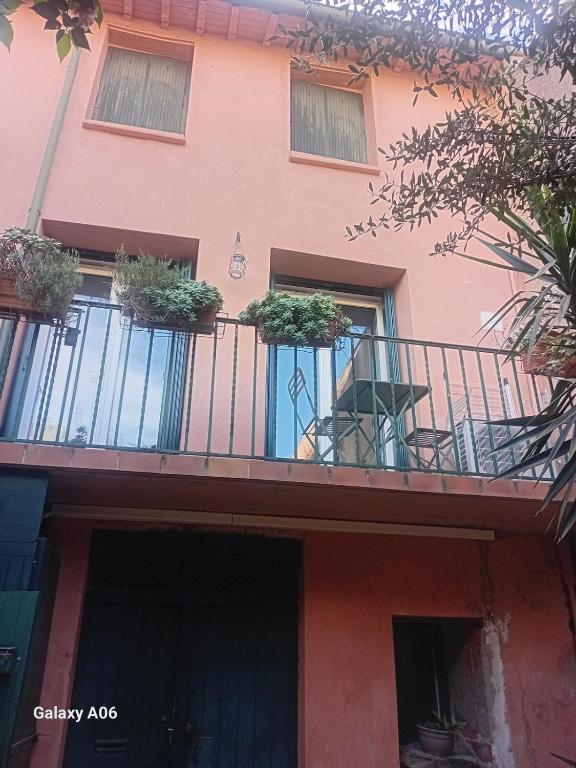 Appartement typique avec balcon et patio - 2